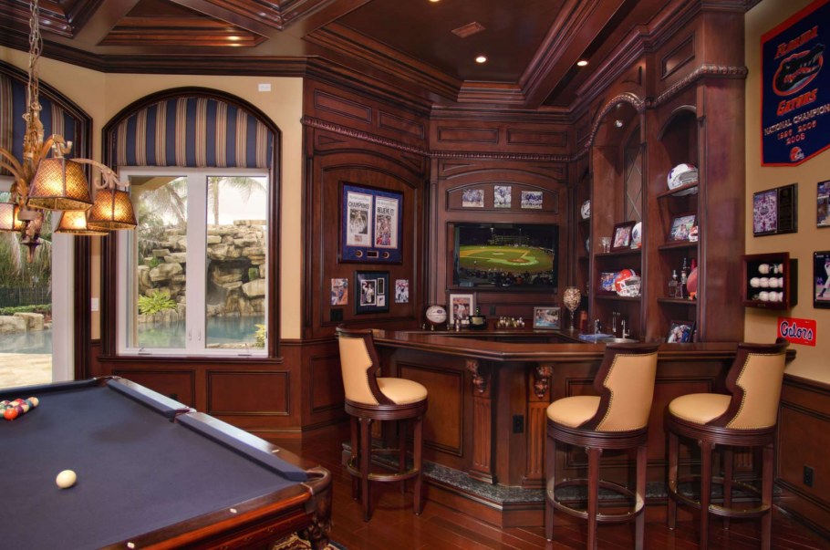 Барная стойка в бильярдной