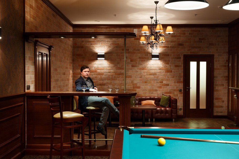 Вип зал в клубе с барной стойкой