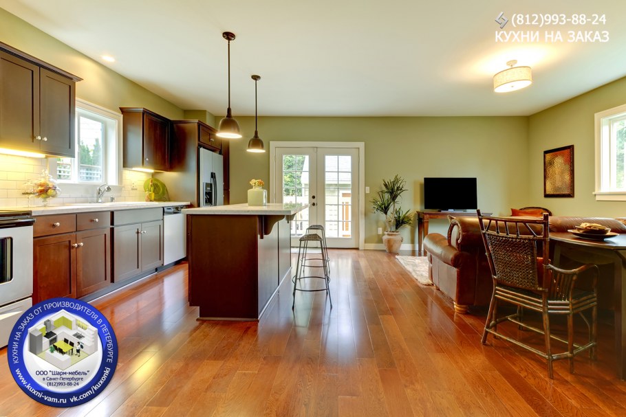 Кухня гостиная с рыжим полом