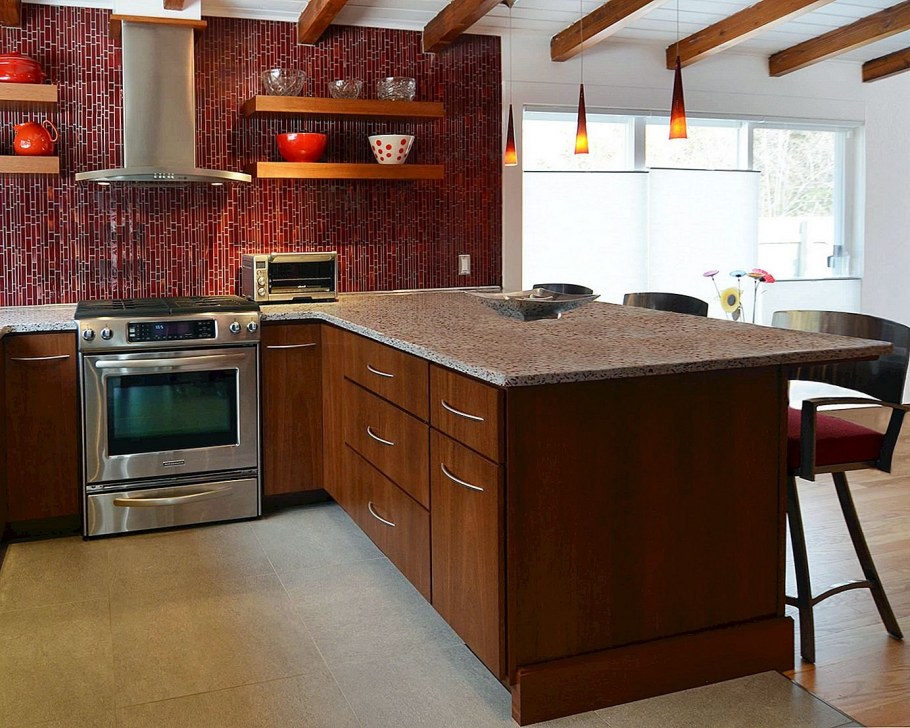 Красно коричневая кухня