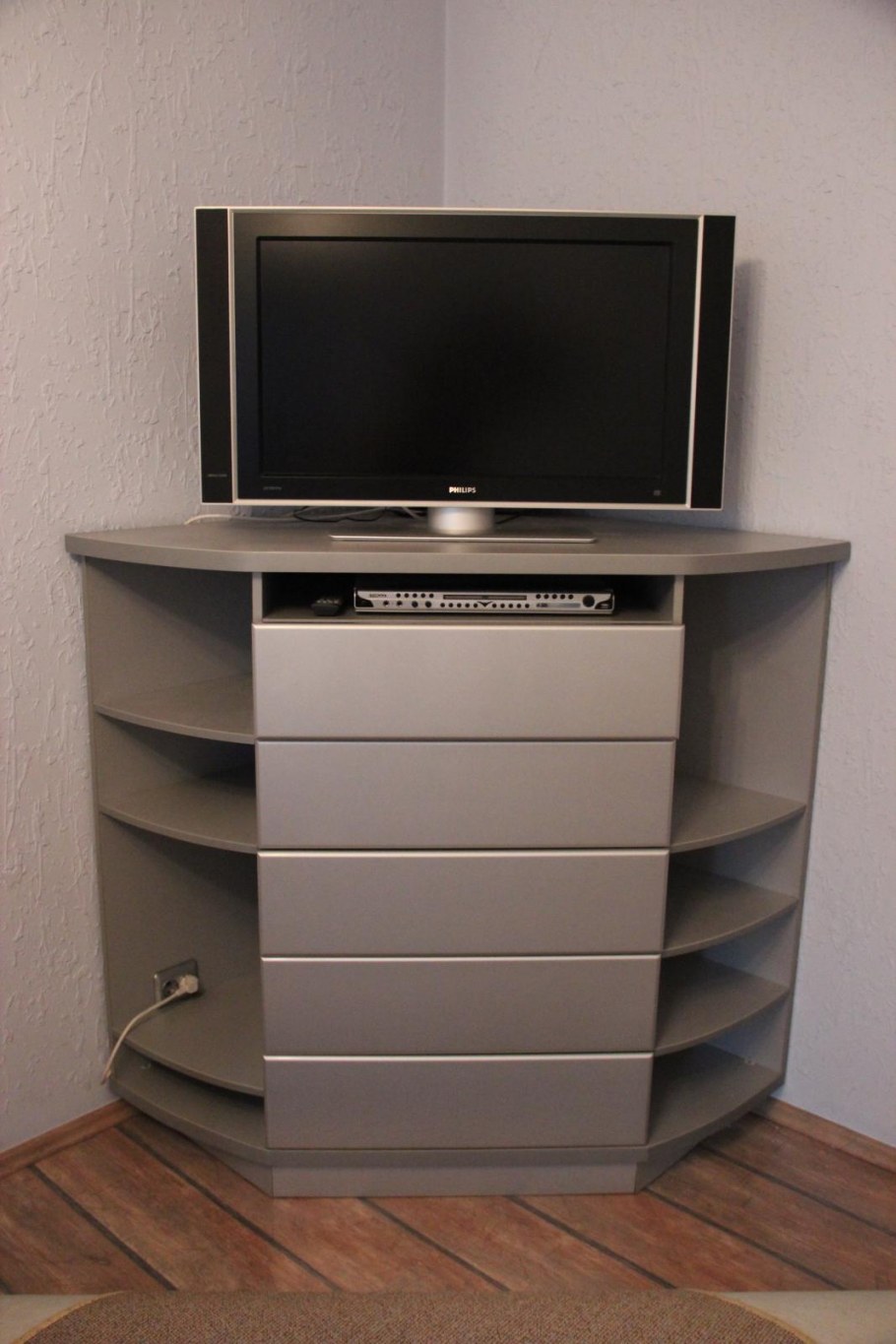 Угловые комоды и тумбы для спальни