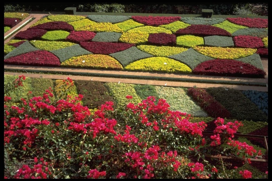 Модульные цветники в ландшафте