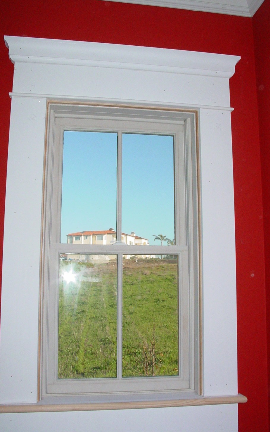 Обрамление окна молдингом