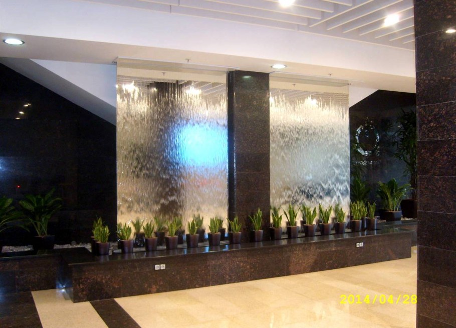 Стена водопад на участке