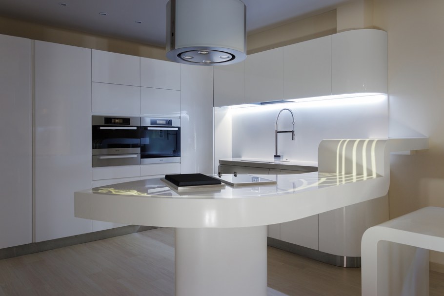 Кухня футуризм светлая