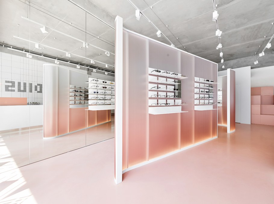 Интерьер шоу рума оптики