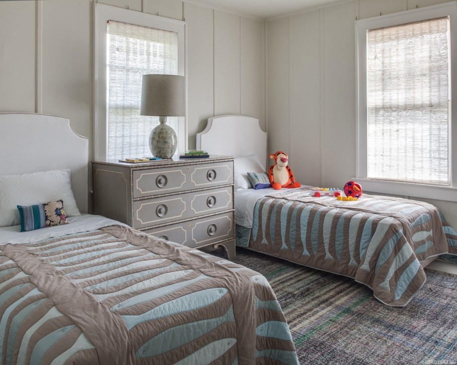 Спальня с 2 кроватями