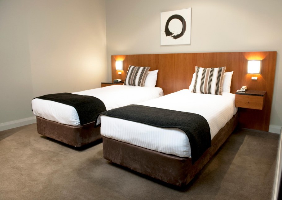 Комната с двумя односпальными кроватями