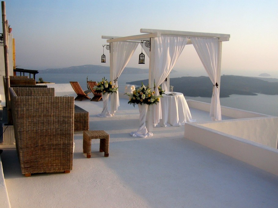 Остров Санторини отель шатер