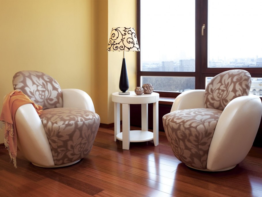 Небольшое кресло в гостиную