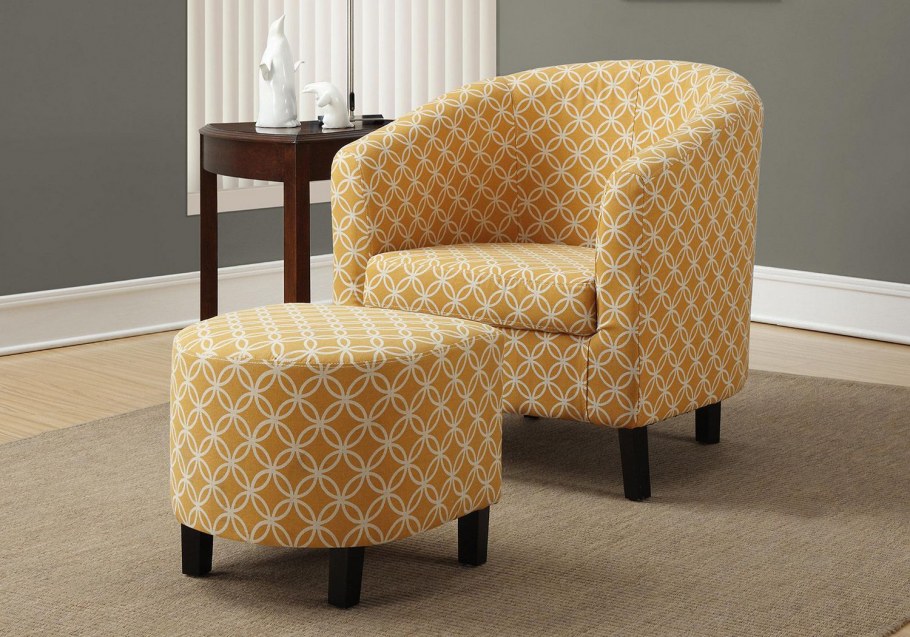 Маленькое кресло в гостиную