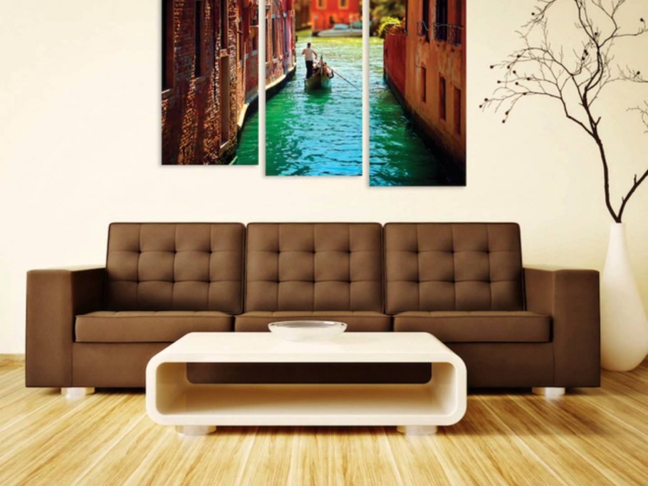 Модульные картины над диваном