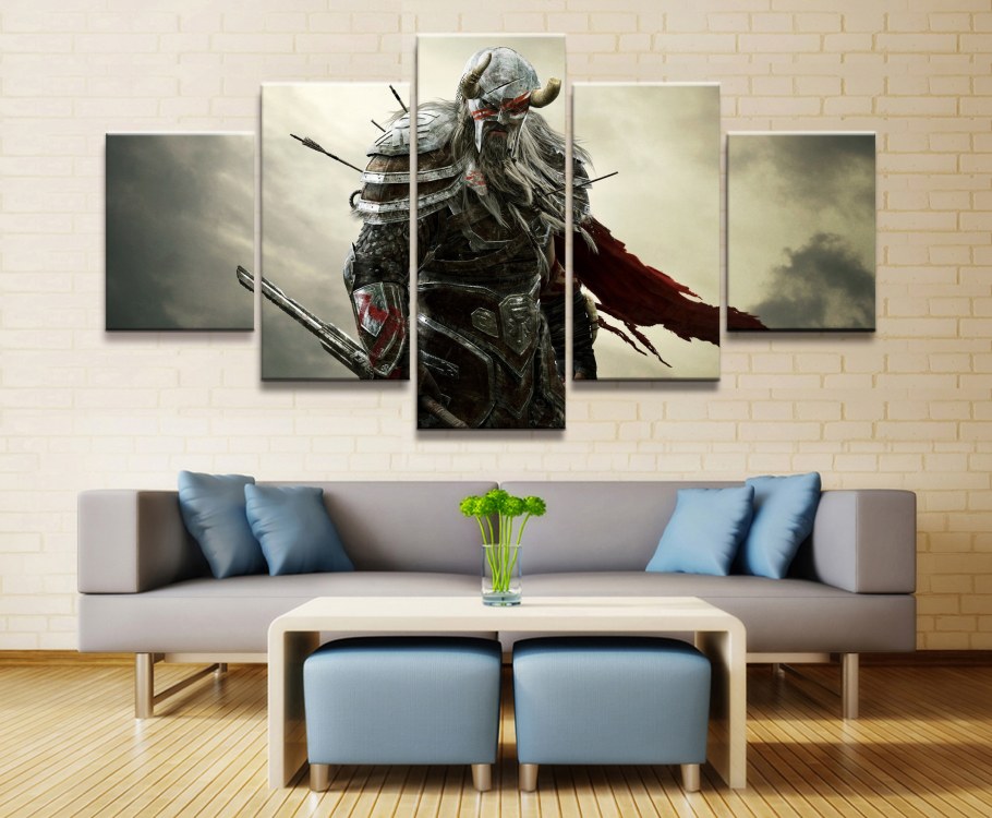 Композиция из нескольких картин