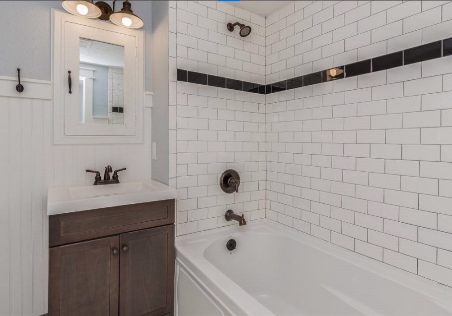 Пластиковая плитка под кирпич в ванной