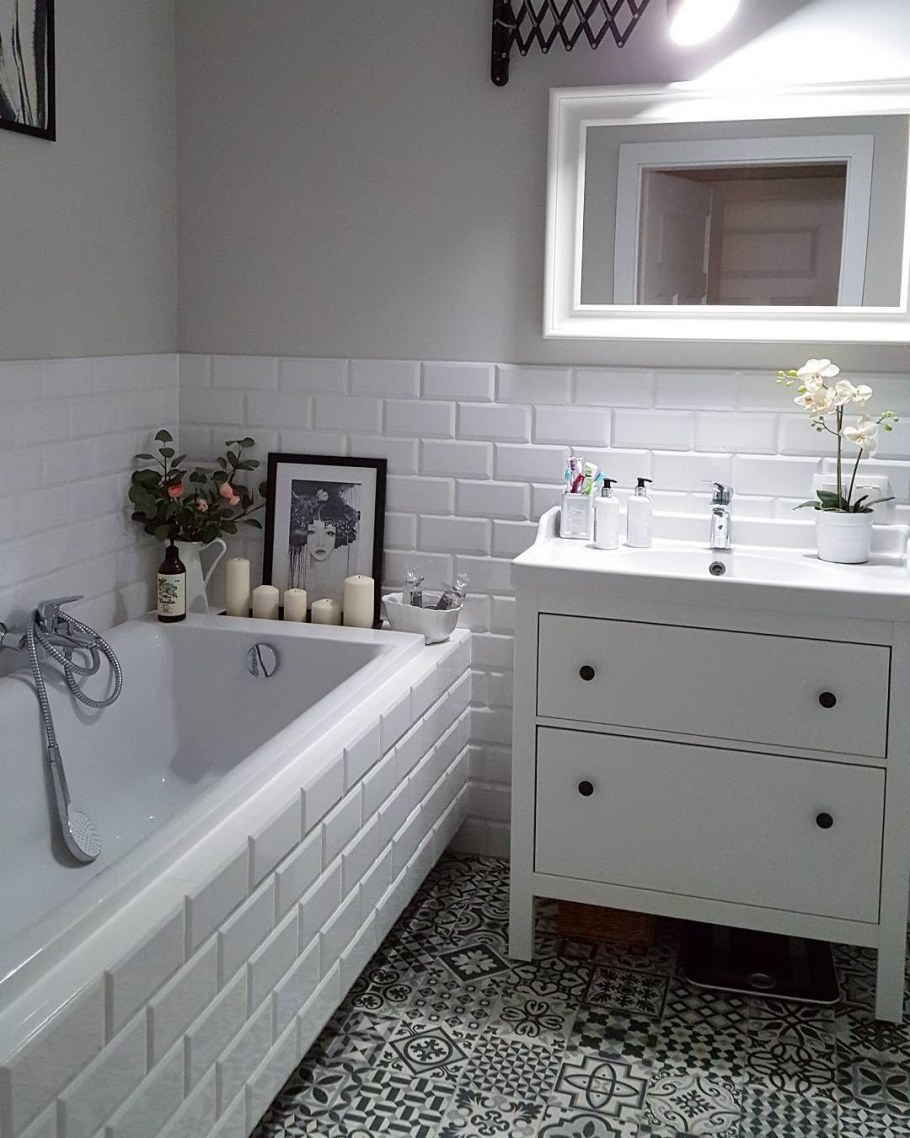 Ванная белый кабанчик