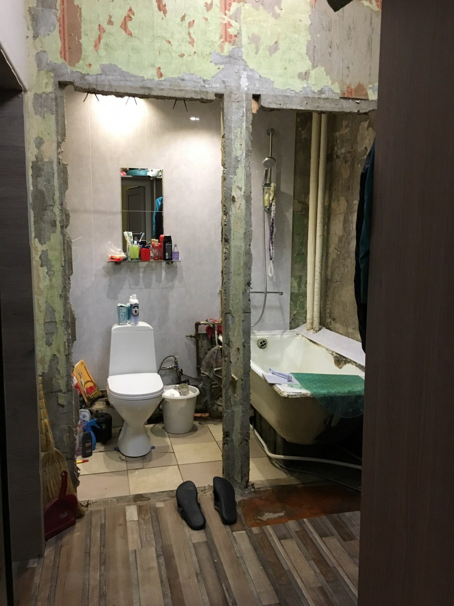 Демонтаж перегородки между ванной и туалетом