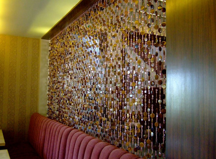 Шторы из бусин в интерьере