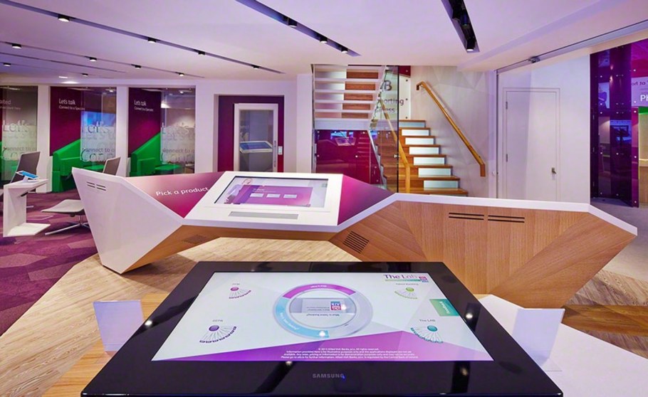 Современный интерактивный интерьер музей