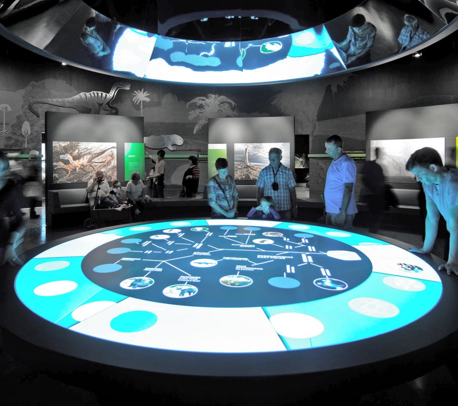 Интерактивный информационный стенд