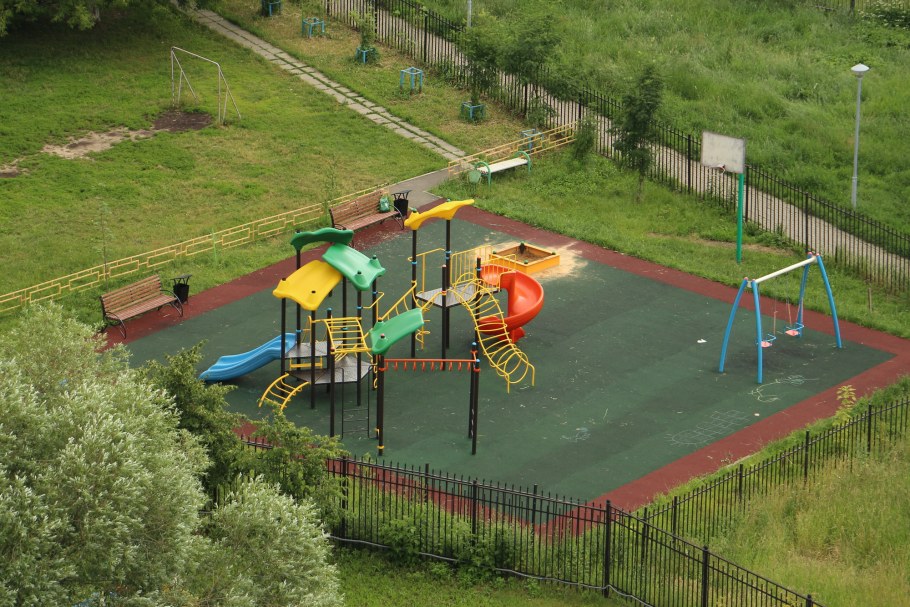 Площадка детская во дворах КСИЛ