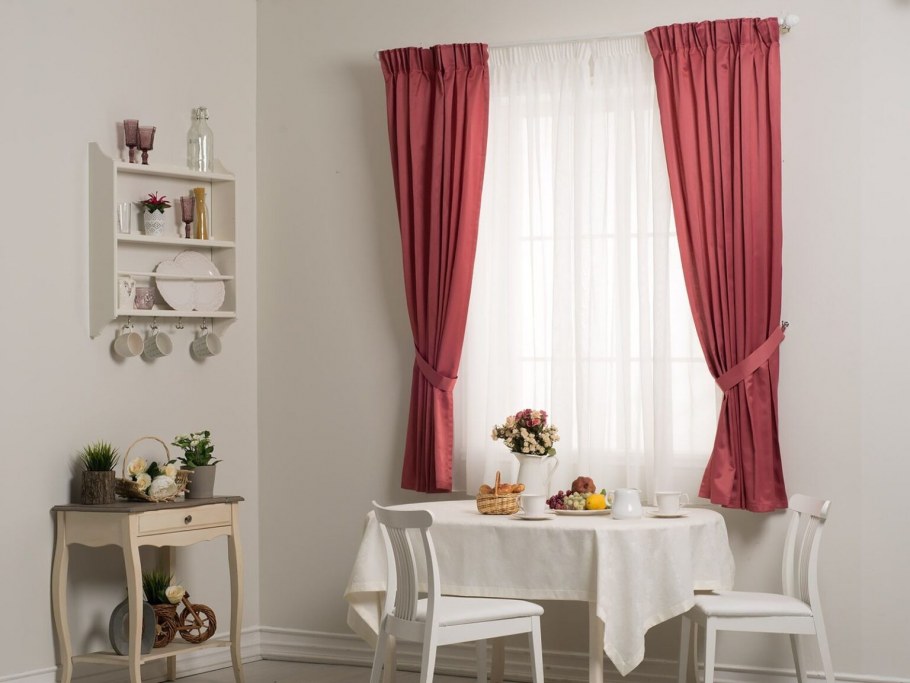 Шторы на кухню длинные