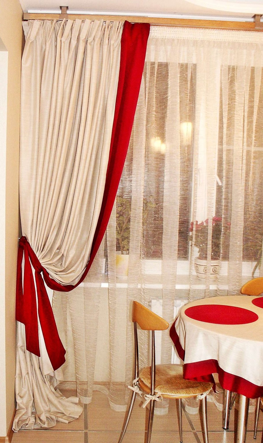 Занавески на окна первый этаж