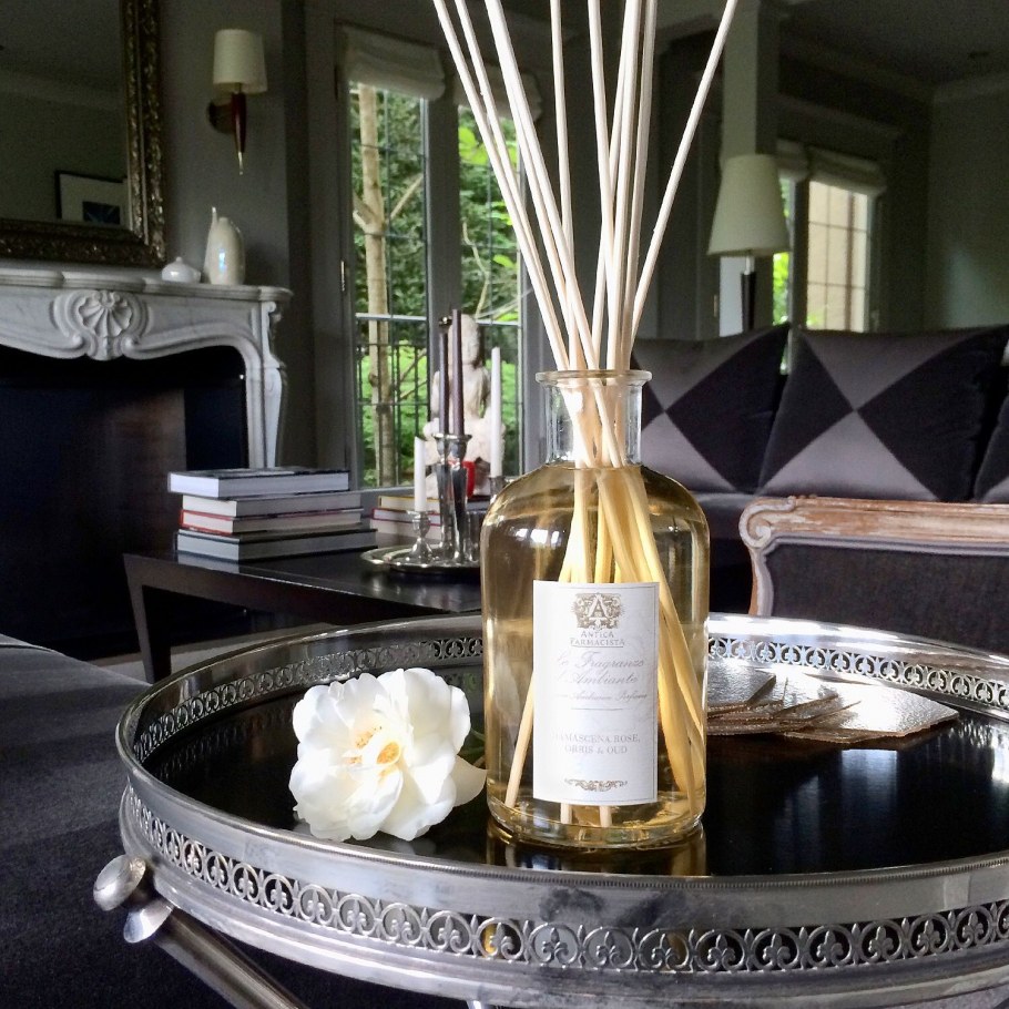 Полка с духами