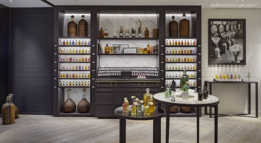 Парфюмерный шкаф