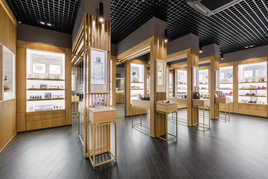 Интерьер парфюмерного бутика небольшое помещение