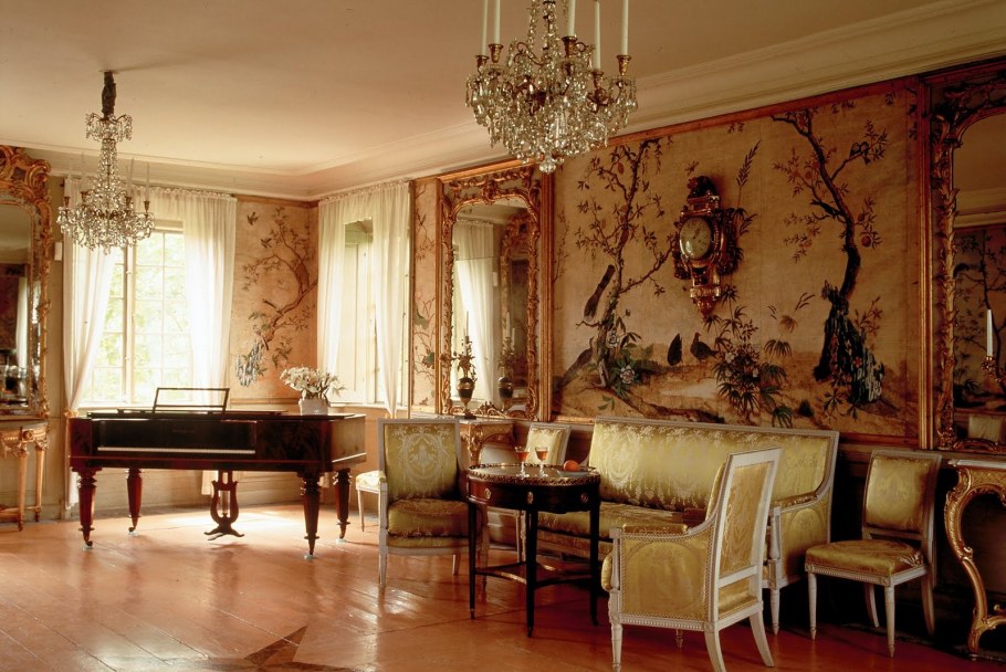 Гостиная в старинном стиле