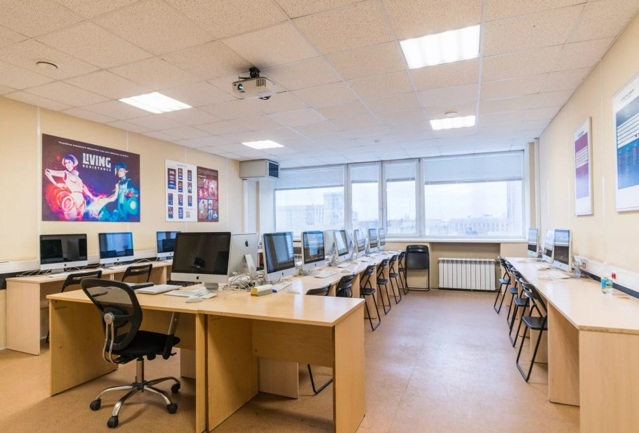 Прилегающее здание