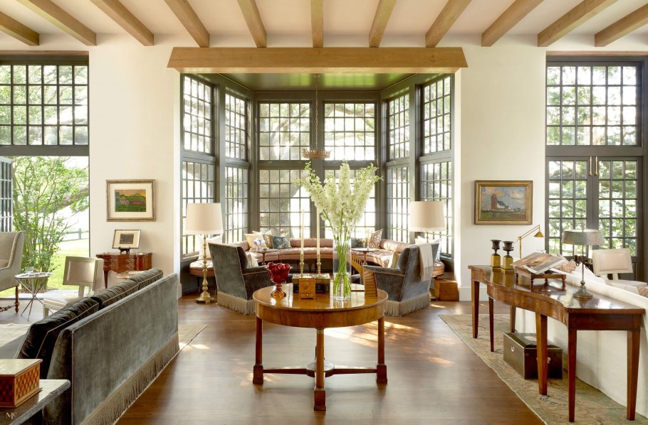 Окно в колониальном стиле