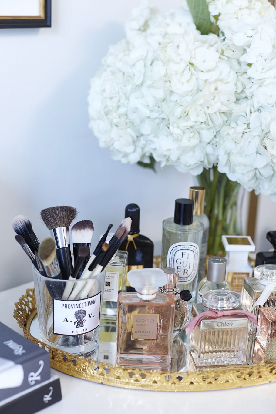 Красивые столики для косметики