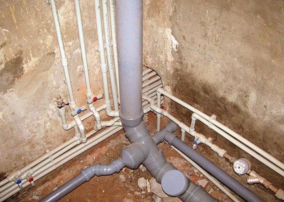 Прокладка канализационных труб в квартире