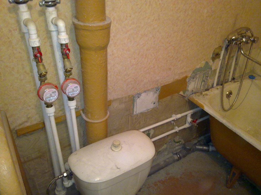 Подводка труб в ванной