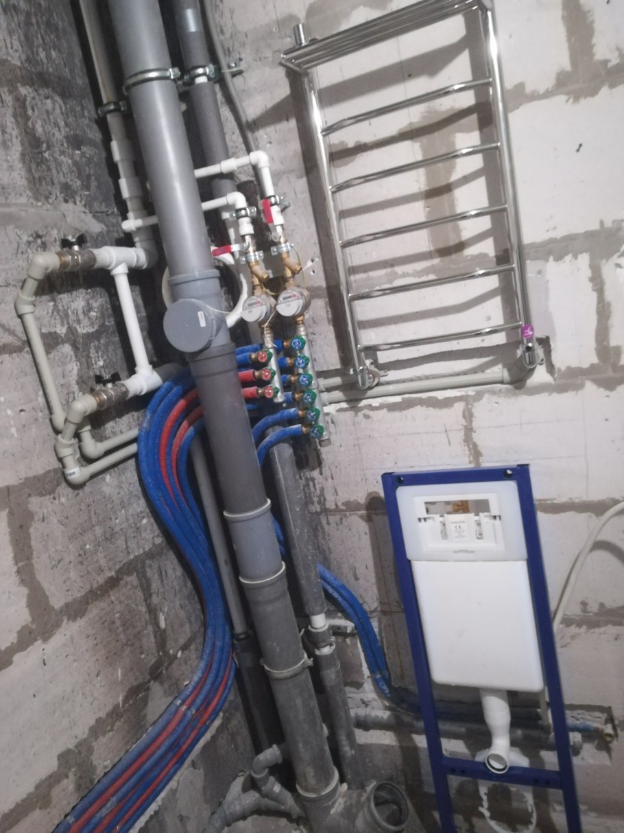 Разводка труб водоснабжения и канализации