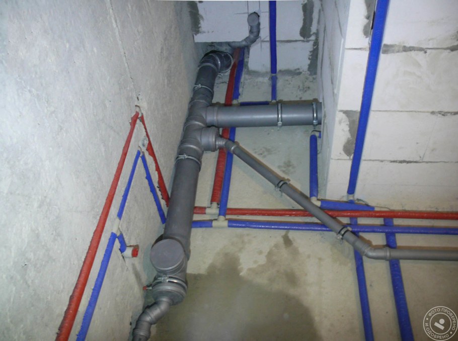 Монтаж труб канализации