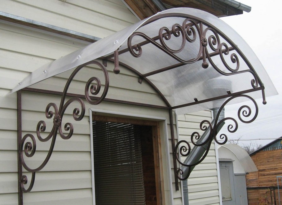 Кованые навесы над крыльцом