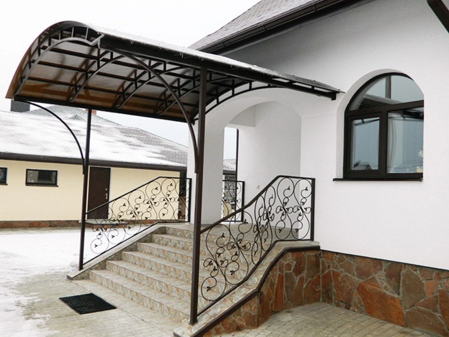 Навес над крыльцом