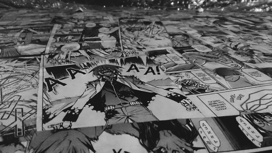 Стол обклеенный мангой