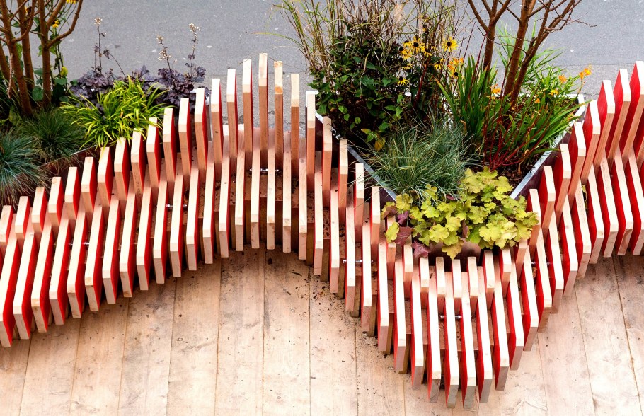 Необычные деревянные скамейки