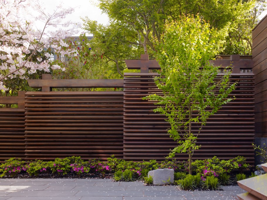 Забор в деревянном стиле