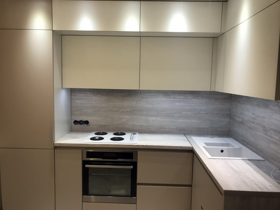 Ручка-профиль Schuco черная двухуровневая кухня