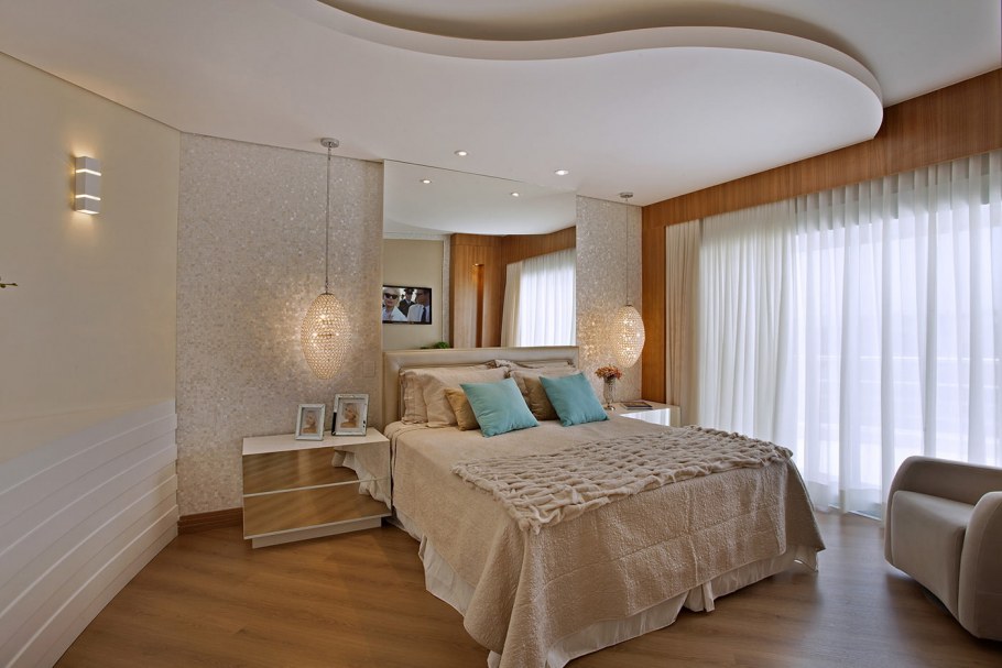 Шторы в спальню в пастельных тонах