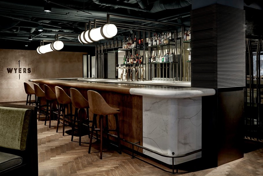 Барная стойка в баре