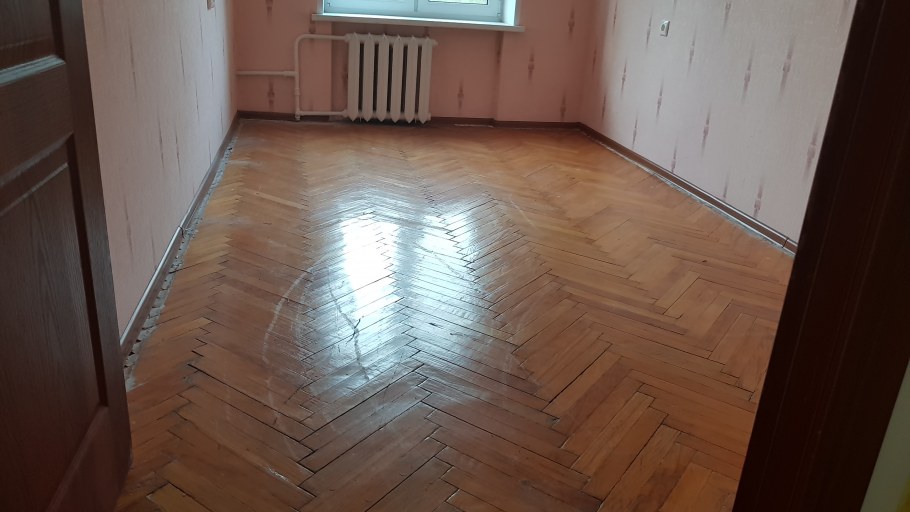 Пол под натуральное дерево в интерьере