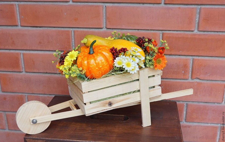 Овощи на декоративной тележке
