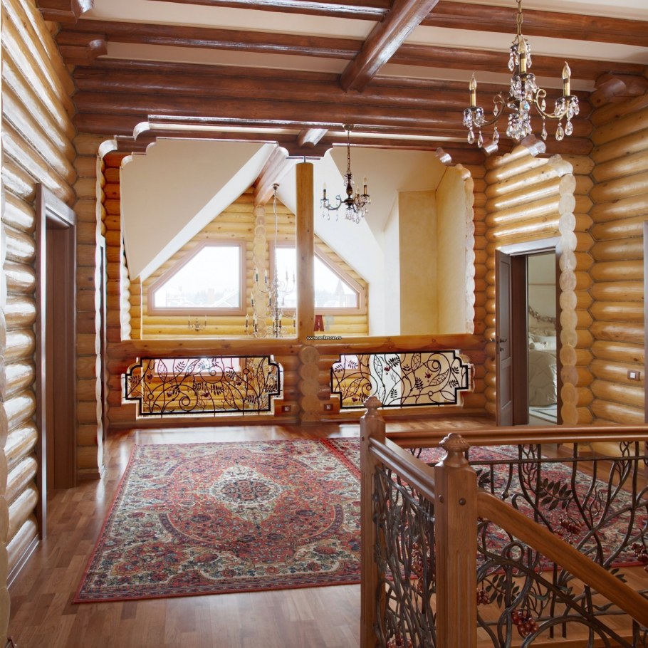 Деревянный дом из бревна внутри