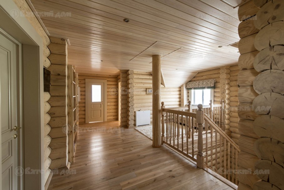 Дом из бревна внутри