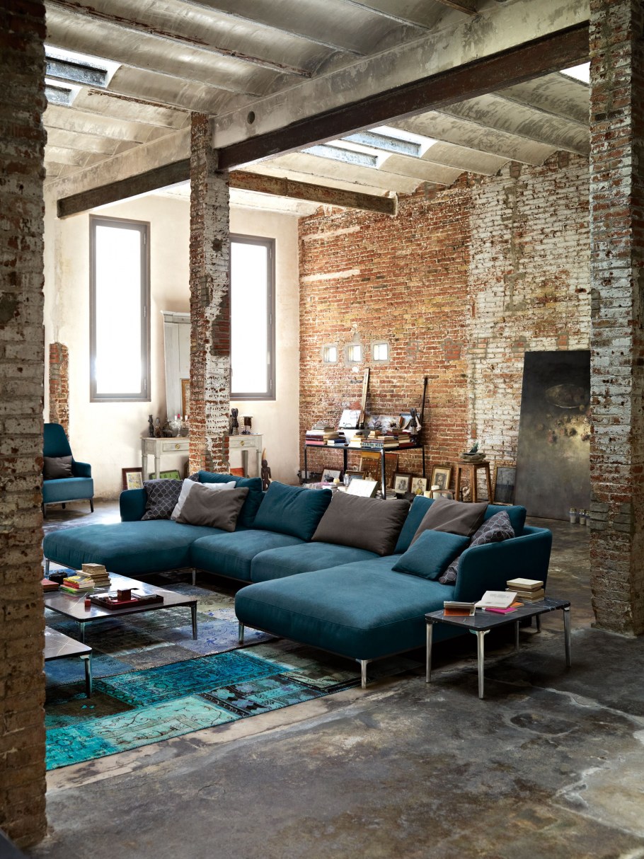 Диван в интерьере лофт
